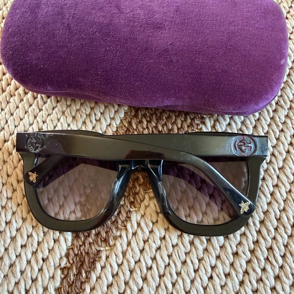 Gucci Black  Sunglasses with Bee Detail - Picture 11 of 15